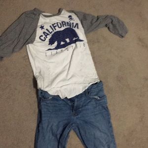 Hollister Jeans and gray and white t-shirt